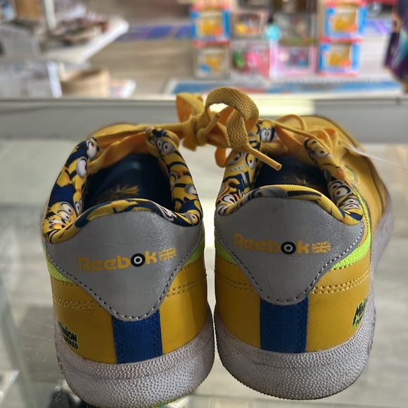 Adorable Reebok minion print shoes - Picture 4 of 5